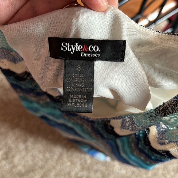 Beautiful dress. Worn once - Picture 2 of 3